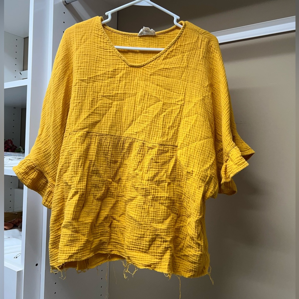 Cute Distressed Yellow/Gold blouse!